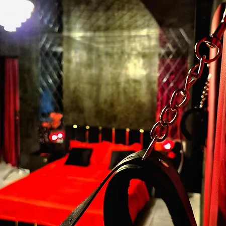 Red Mamaia Apartment